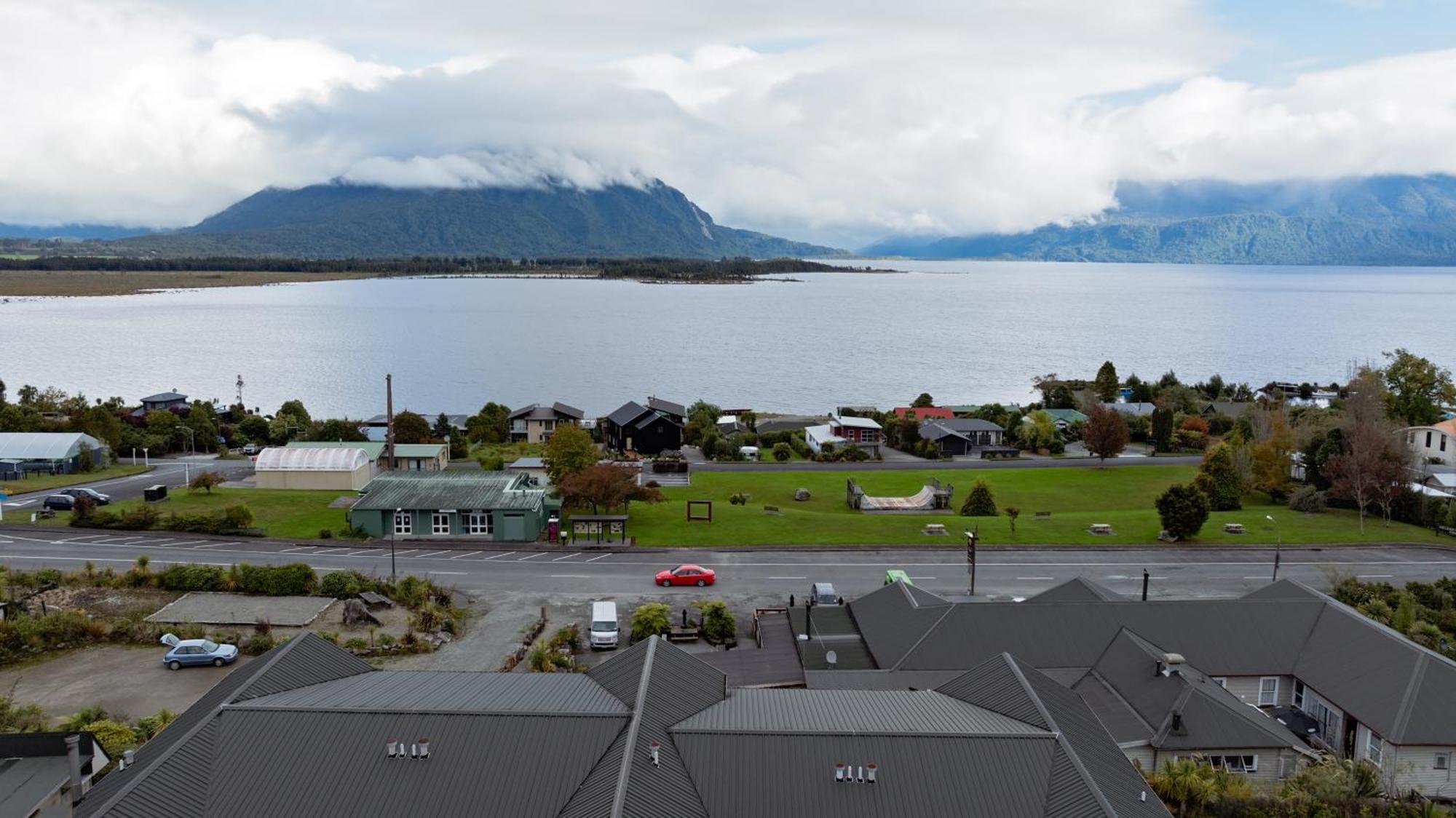 Hotel Lake Brunner Greymouth Bagian luar foto