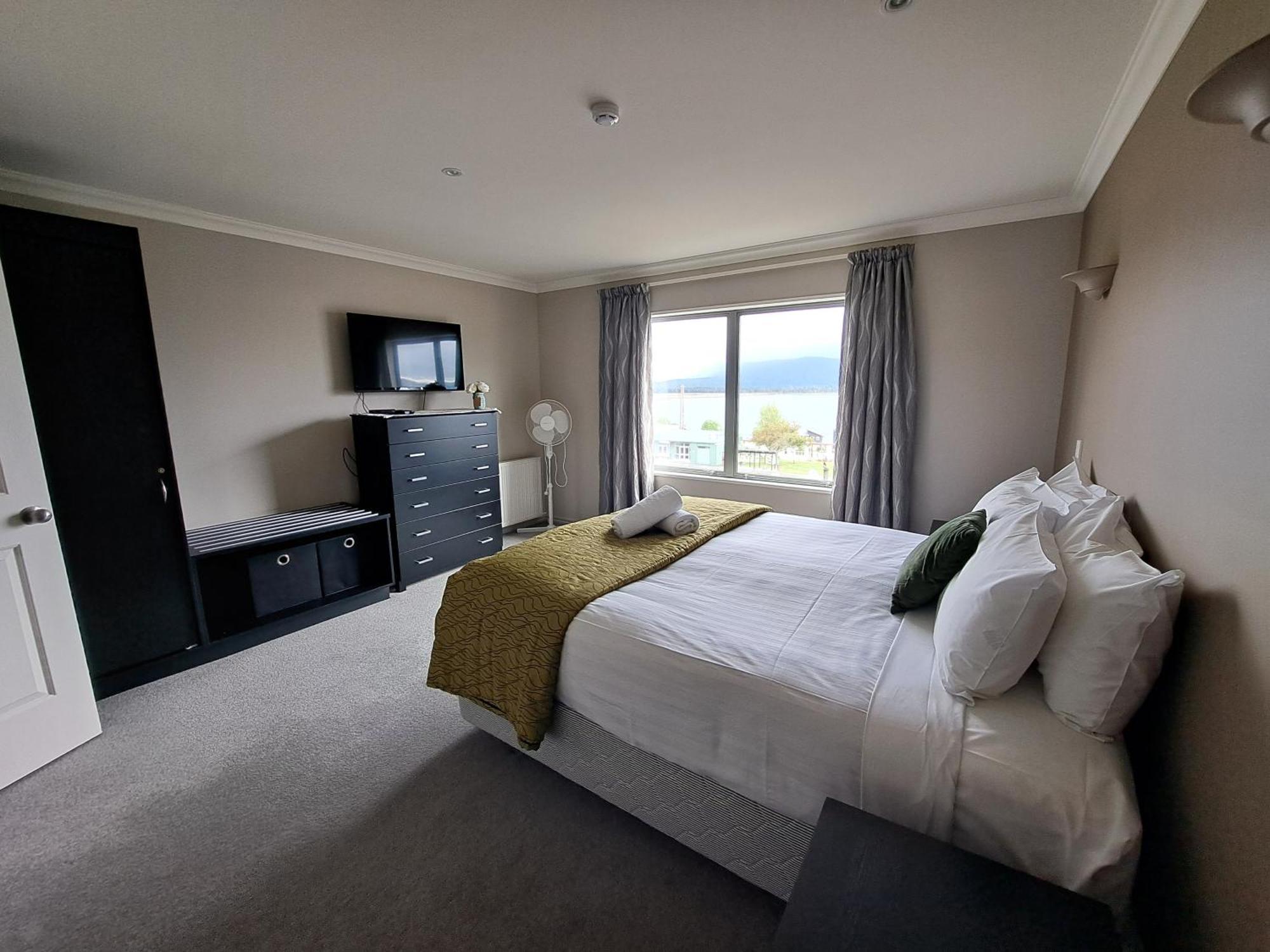 Hotel Lake Brunner Greymouth Bagian luar foto